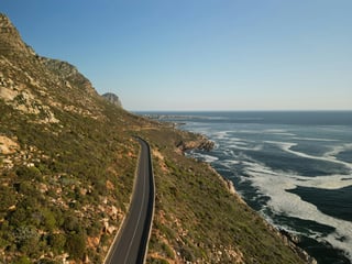 Strada lungo la costa in Sudafrica