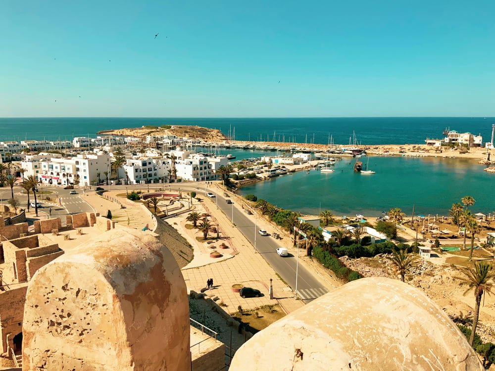 Vista su un porto in Tunisia