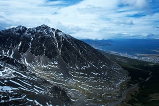 Vista delle montagne e della costa in Argentina