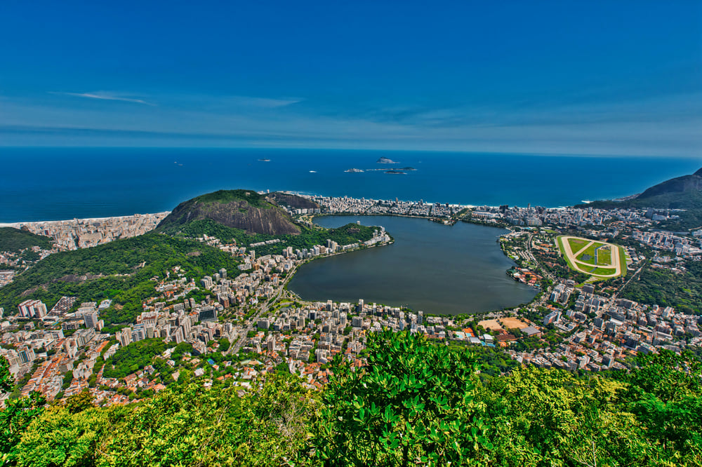 Vista sulla città e sul mare in Brasile