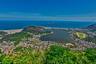 Vista sulla città e sul mare in Brasile
