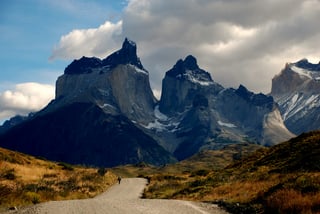 La strada per le montagne in Cile